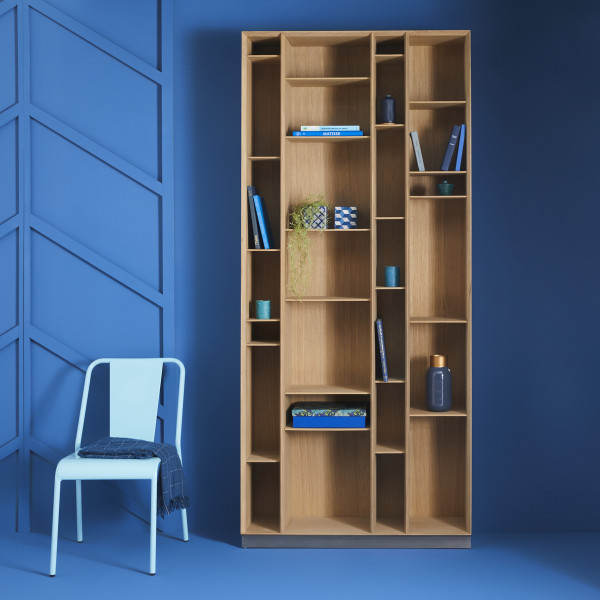 Max bookshelf